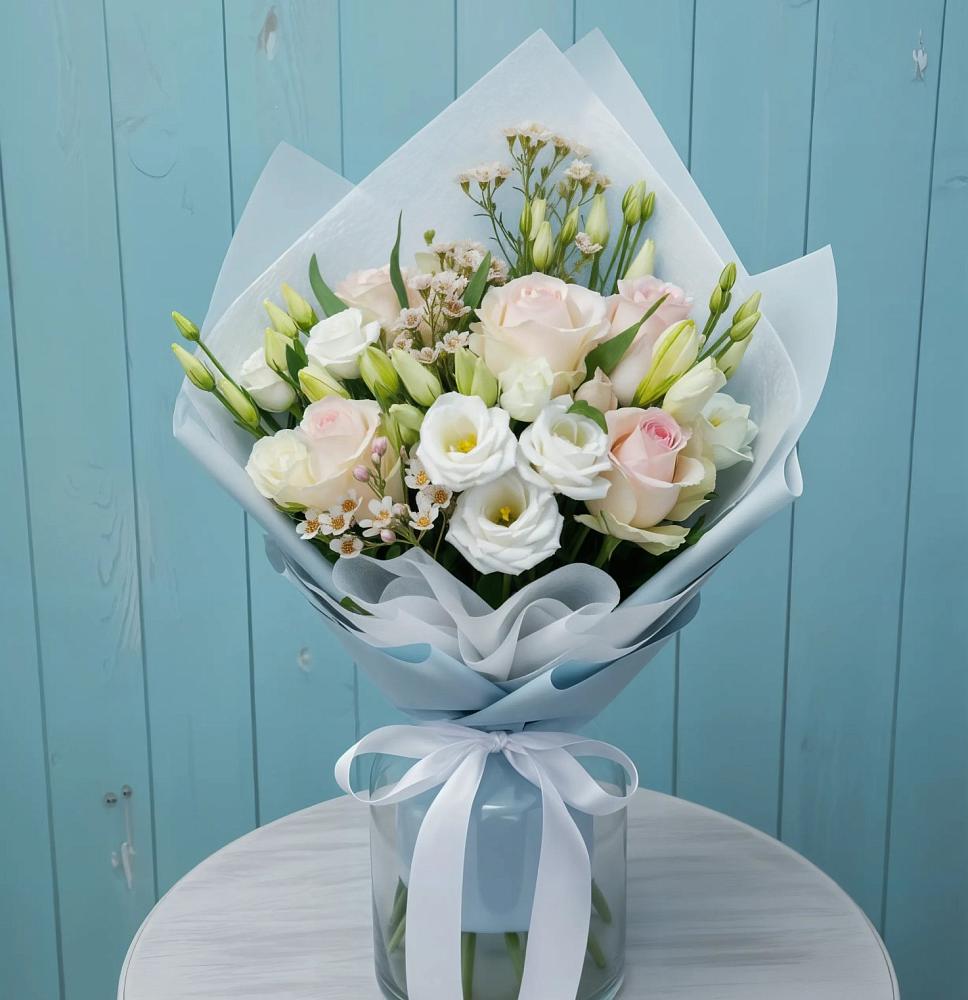 Букет цветов из: Розы и Лизиантусы в Семеновское