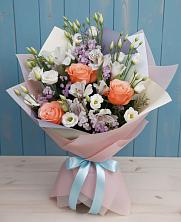 Букет цветов из:  Лизиантусы, Розы, Альстромерии и Гипсофила в Семеновское