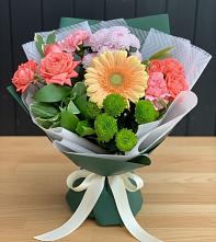 Букет цветов из:  Гвоздики, Розы, Герберы и Хризантемы в Семеновское