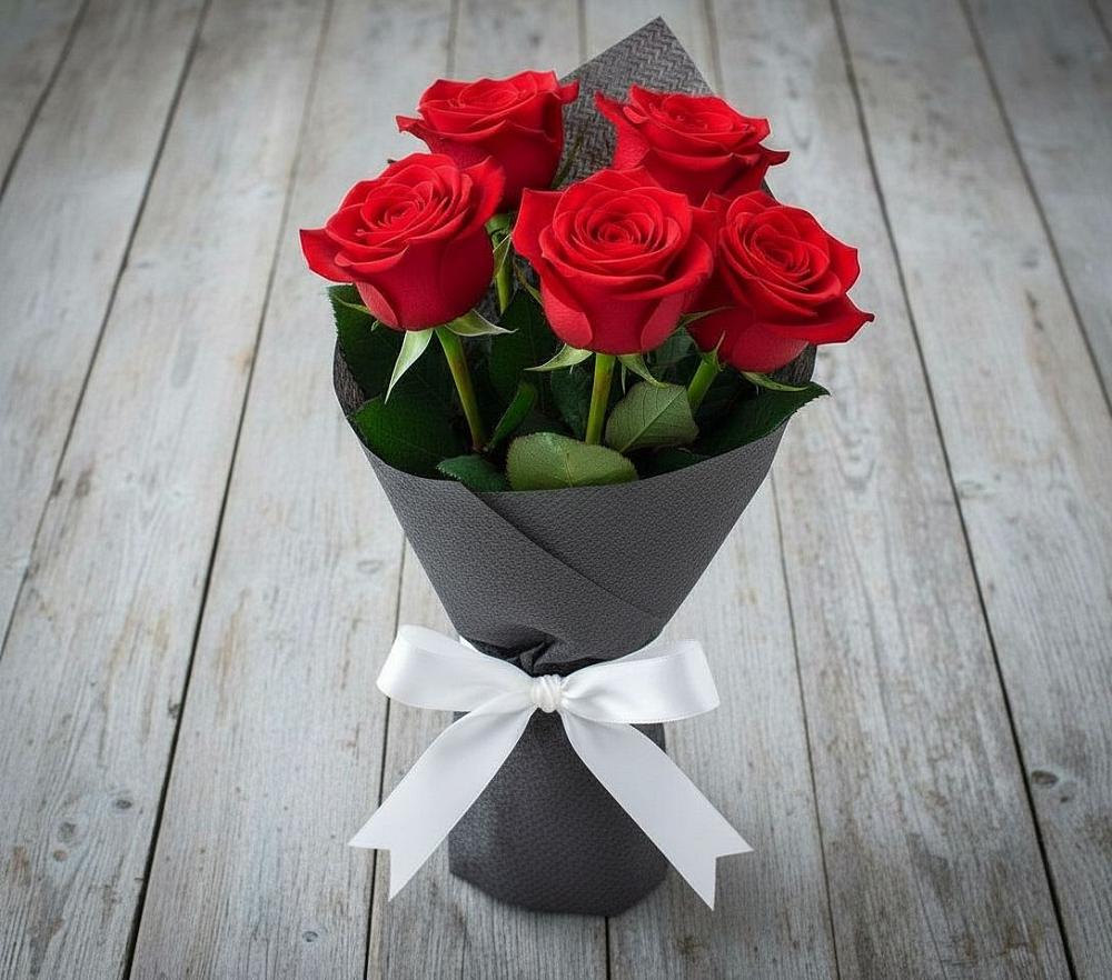 Букет 5 Красных роз Эдлесс Лав в Семеновское