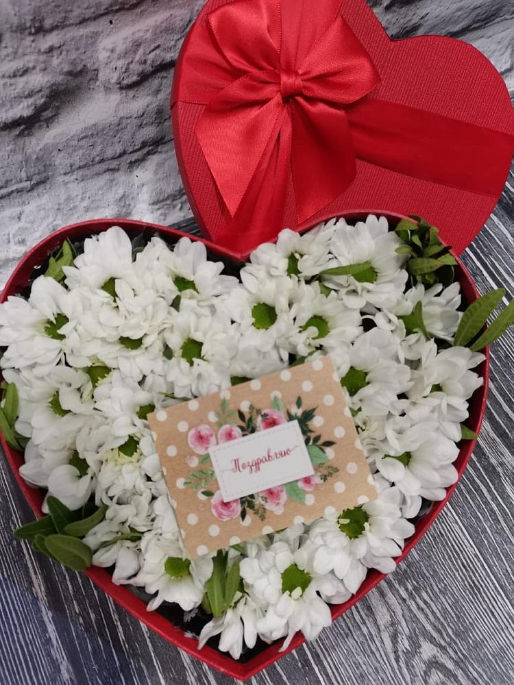 Цветочная композиция из Хризантемы в виде сердца в Семеновское